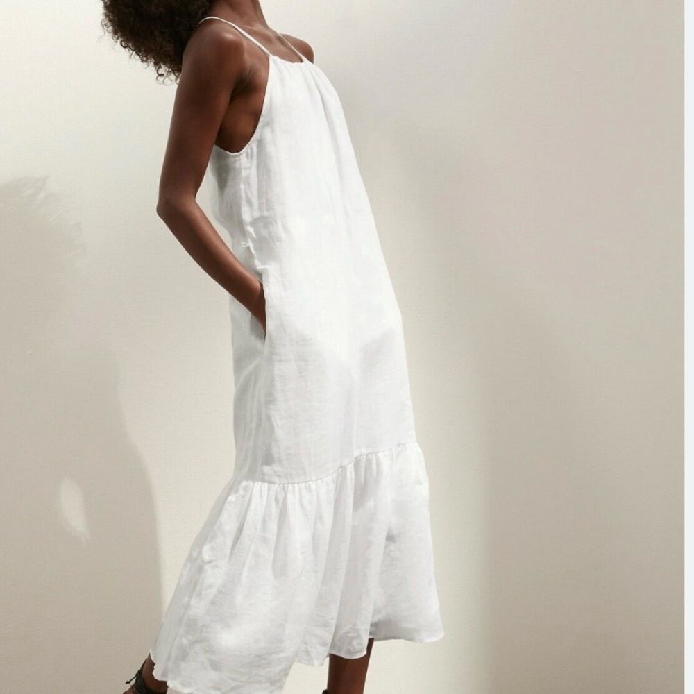 Elegant White Sleeveless Dress